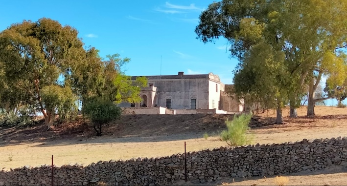 LARGE LIVESTOCK FARM AND RECREATION IN ZAFRA